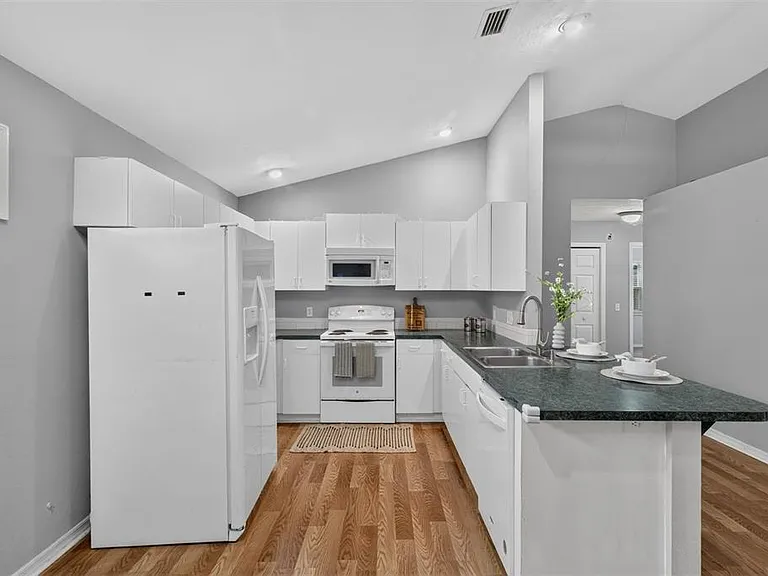 2115 SW 72nd St — Photo 7