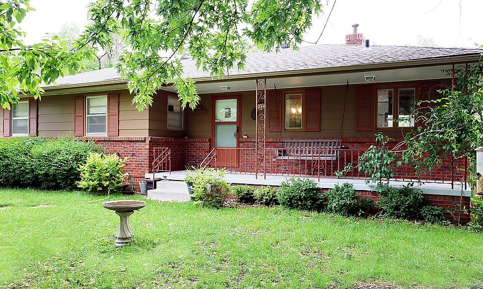 Newer roof, gutters + guards