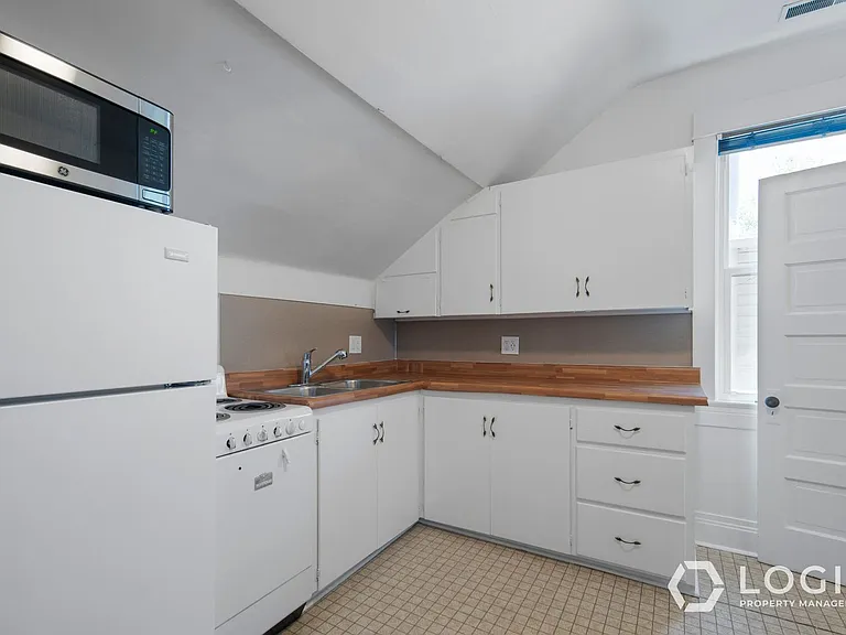 423 S Douglas St #UPSTAIRS — Photo 7
