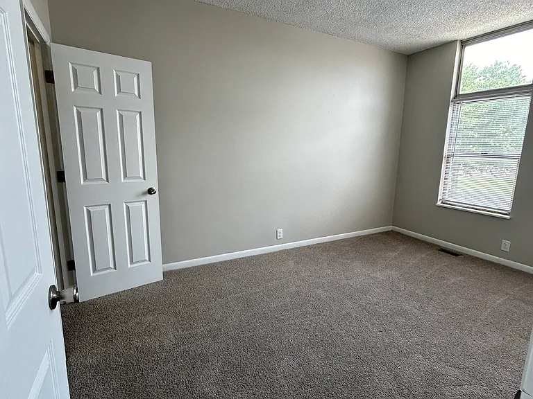 1 bed 1 bath - Bedroom- In School House