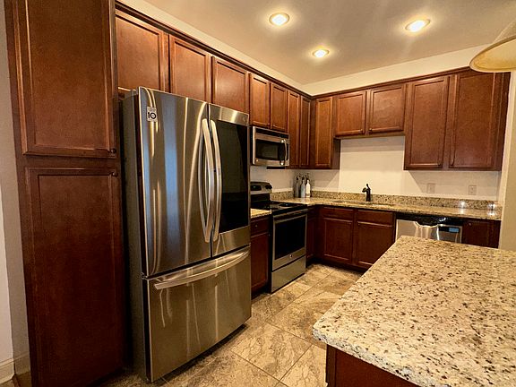 4th image of 912 Iona Dr