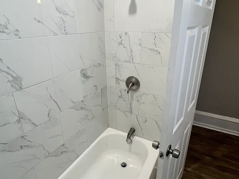 1726 Memorial Ave — Photo 3