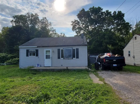 3076 Clarice St, Burton, MI 48529