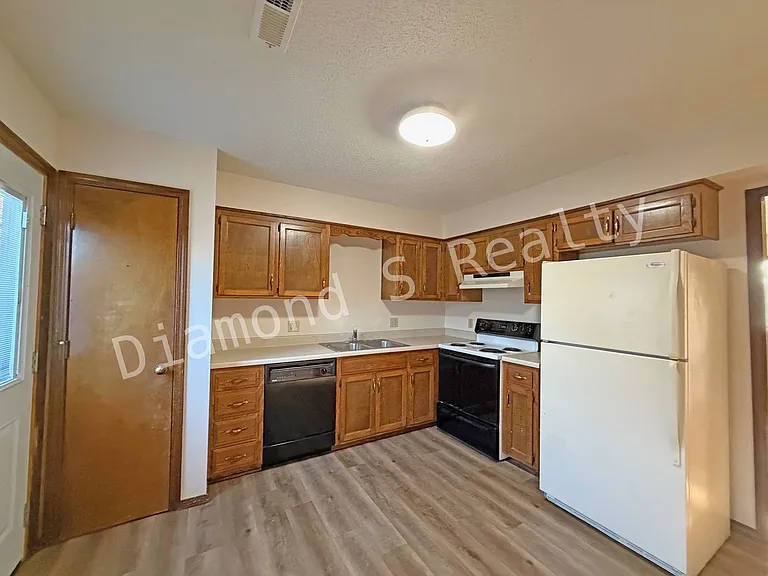 1201 N Main St — Photo 6