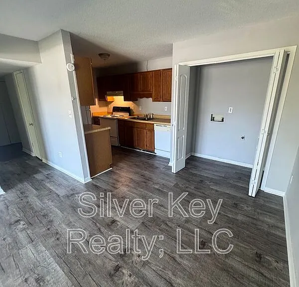 311 Sunset Dr #10 — Photo 3