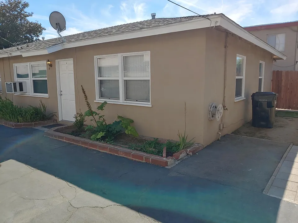 N Nicholson Ave