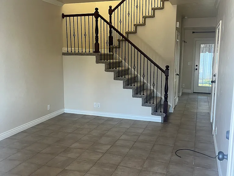 644 E Shadow View Ln — Photo 5