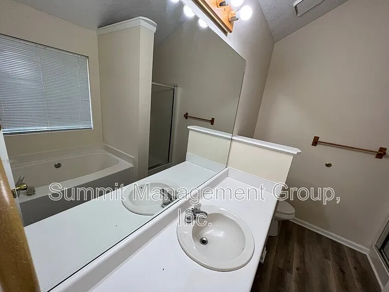 555 Cowan Rd — Photo 15