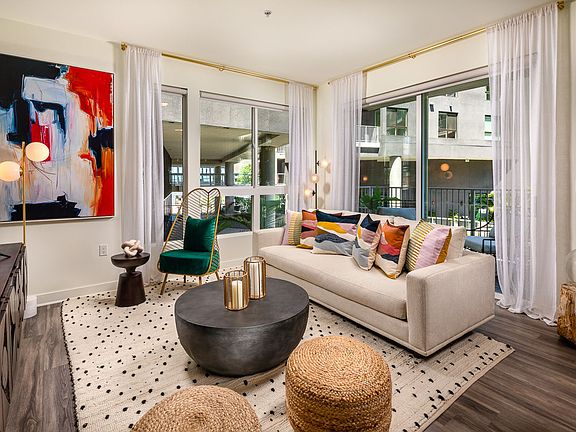 3rd image of 1331 N Cahuenga Blvd #10