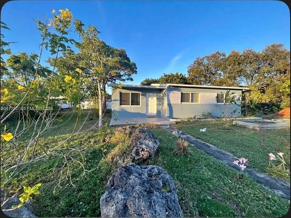 227 SW 22nd Ave
