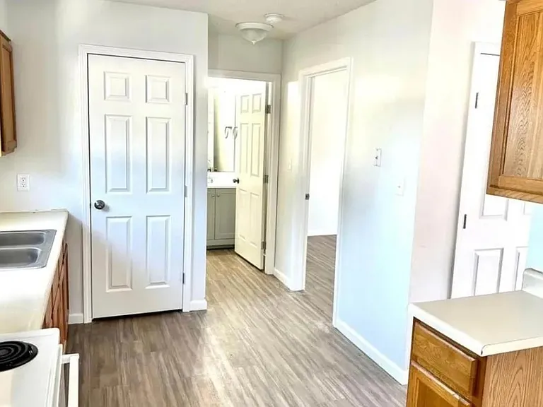 Kitchen/Hall