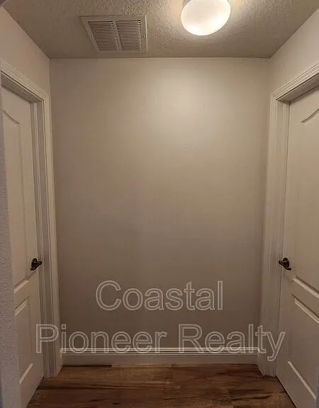 11404 Holmbridge Ln — Photo 30