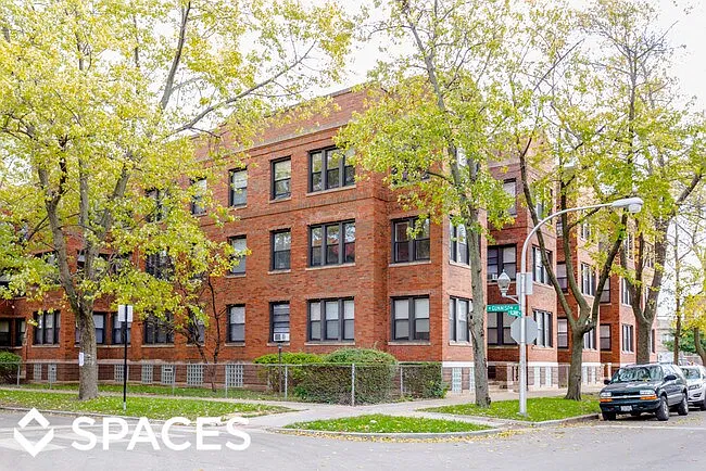 2 bed, 900 sqft, $1,925 — Photo 1