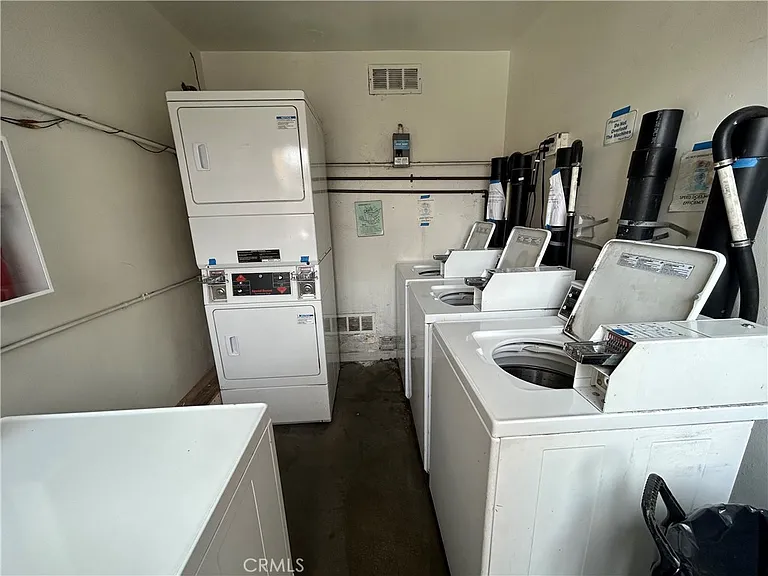 325 W Carson St #8 — Photo 8