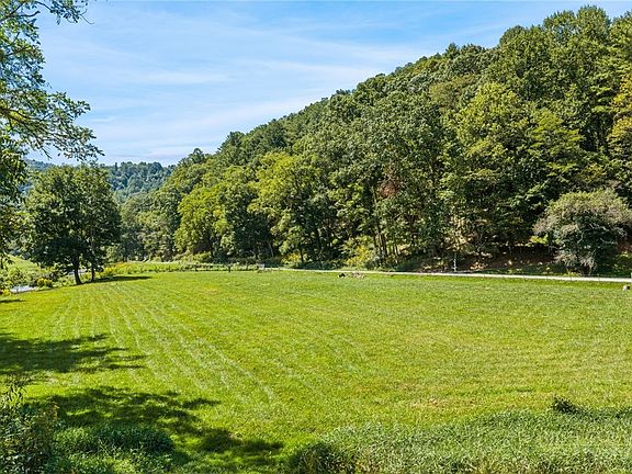 4th image of 2345 Watauga River Road