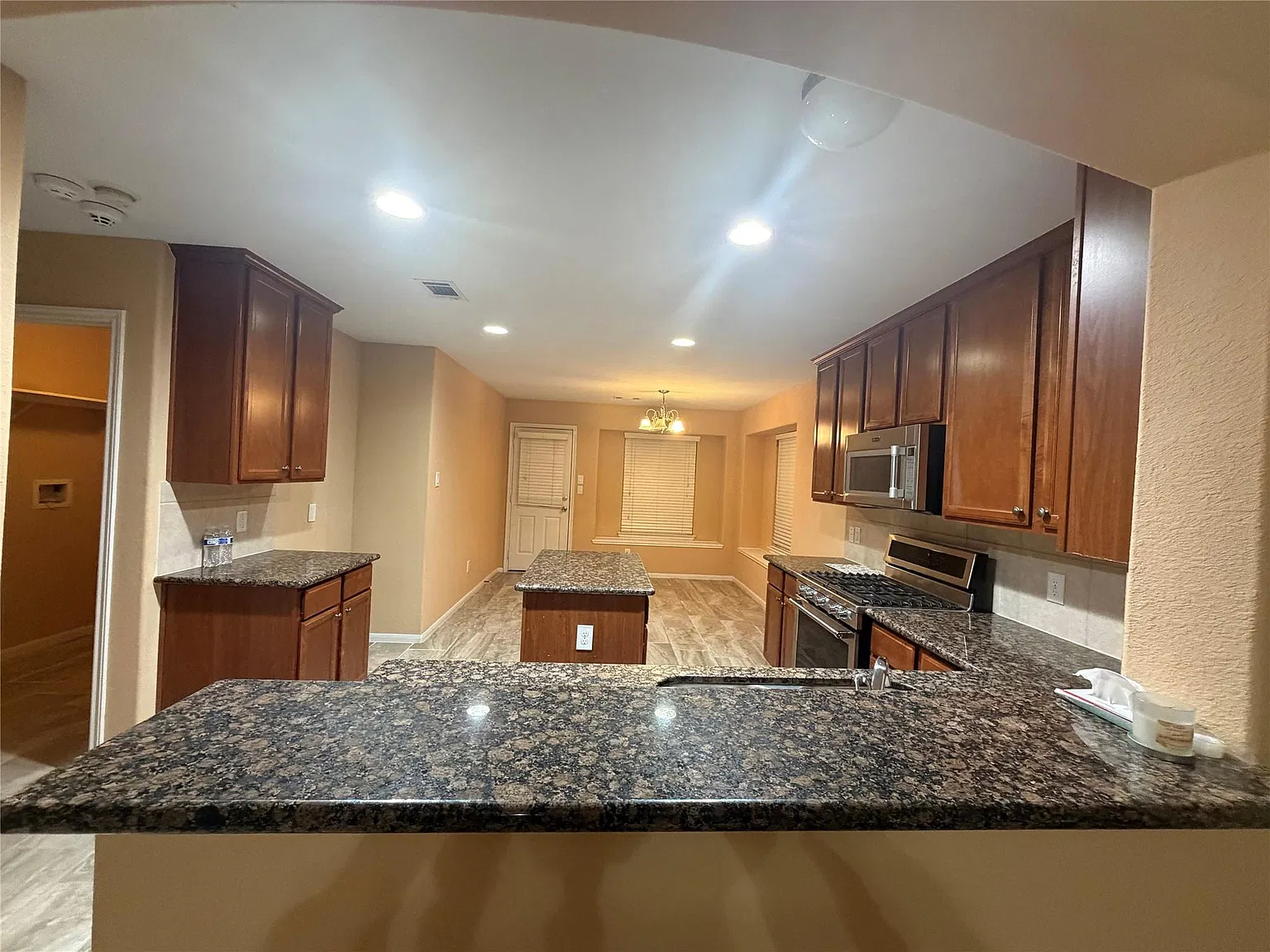 3 bed, 2.0 bath, 1660 sqft, $1,800 — Photo 4