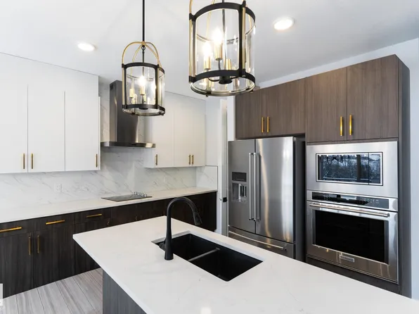 285 Glenridding Ravine Rd SW, Edmonton, AB T6W 5J6