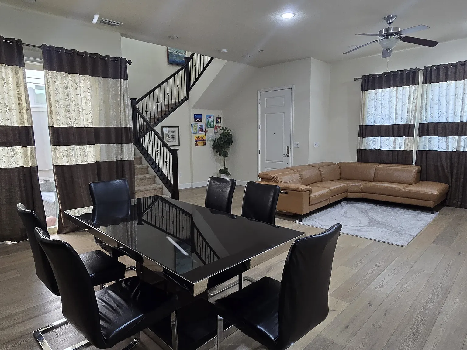 4 bed, 2601 sqft, $4,800 — Photo 2