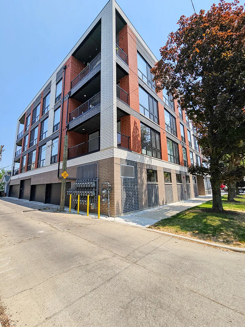 2 bed, 1100 sqft, $3,400 — Photo 1