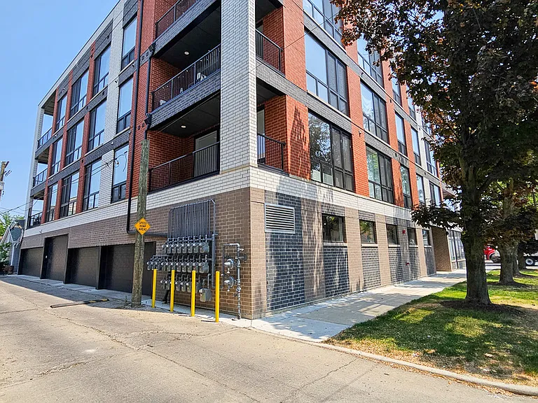 2402 W Carmen Ave #201 — Photo 17