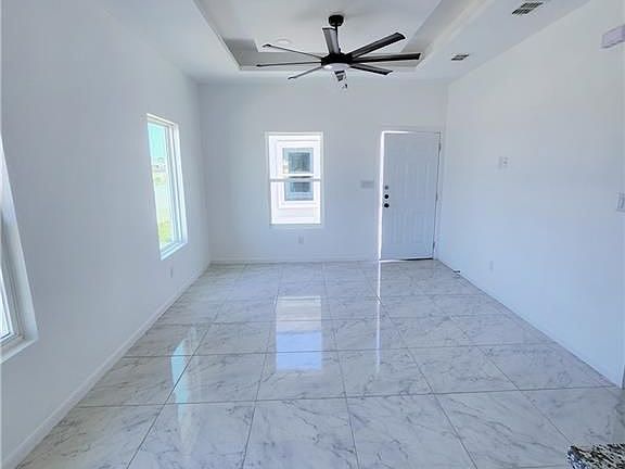 5th image of 900 Woodson Ave #3