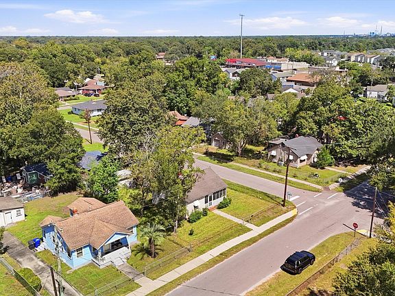 5th image of 2144 Banyan St