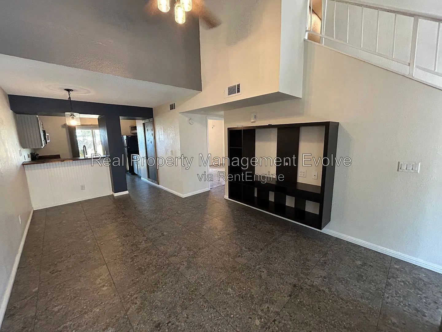 3 bed, 2.0 bath, 1100 sqft, $1,690 — Photo 3