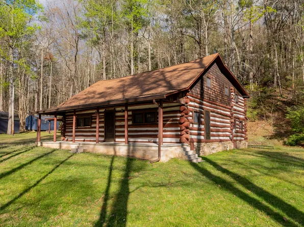 6071 Bradshaw Rd, Salem, VA 24153