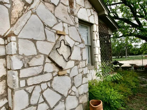 250 Cornehl Rd, Harper, TX 78631