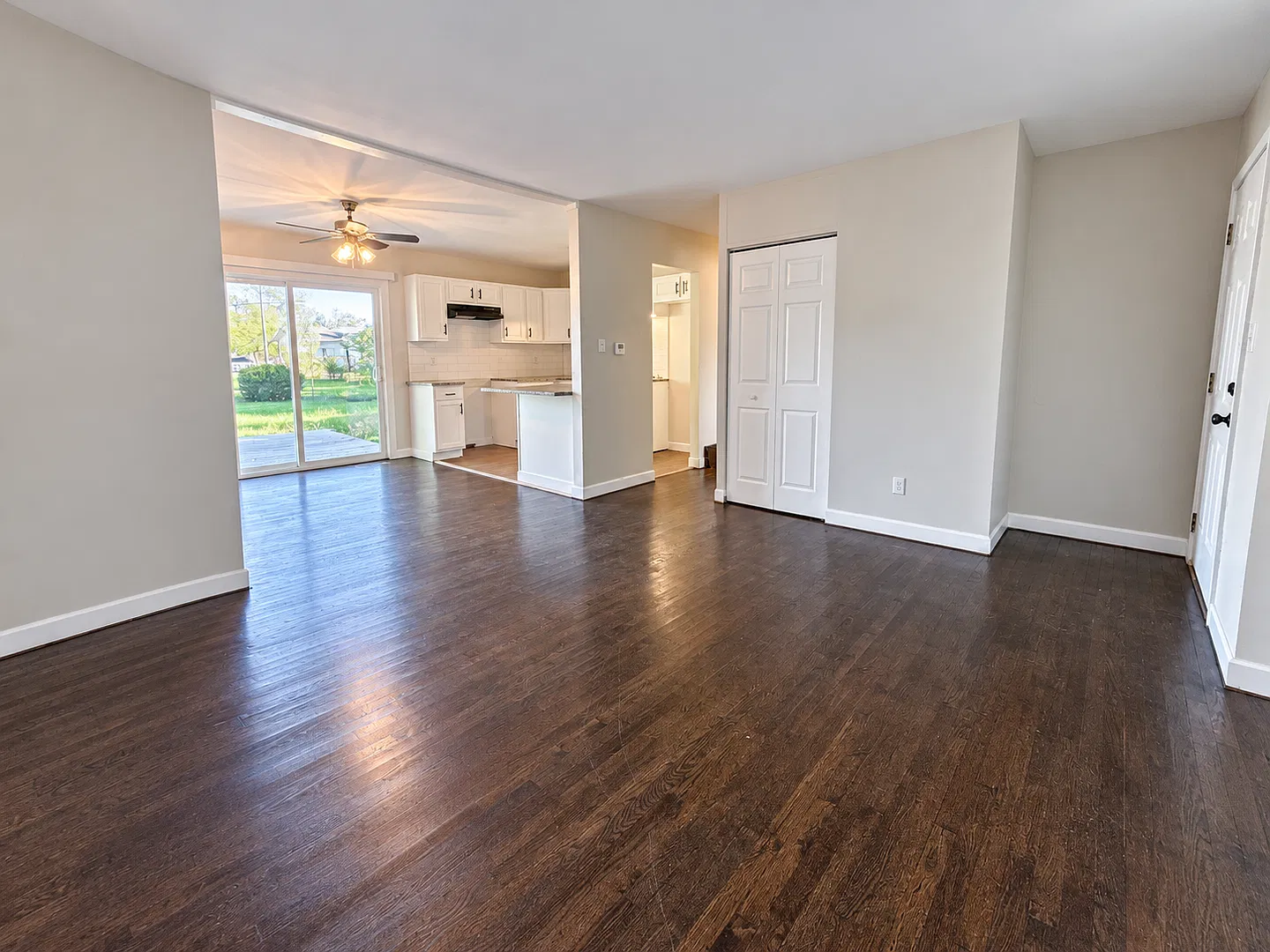 Move-In Ready Columbus Home Featuring Modern Finishes & Prime Location — Photo 2
