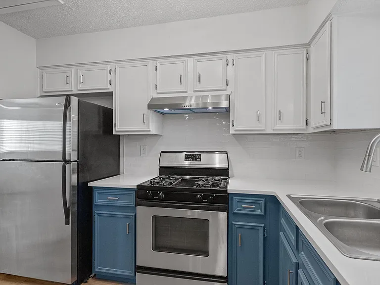 5700 Cherry Park — Photo 3