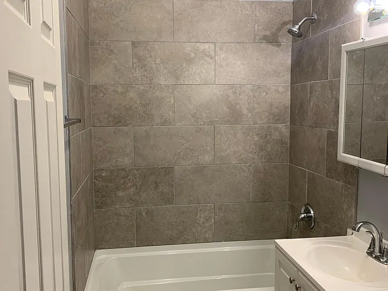 2833 W Warren Blvd #2 — Photo 6