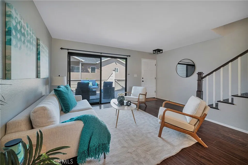 2 bed, 1.5 bath, 1034 sqft, $3,300 — Photo 4
