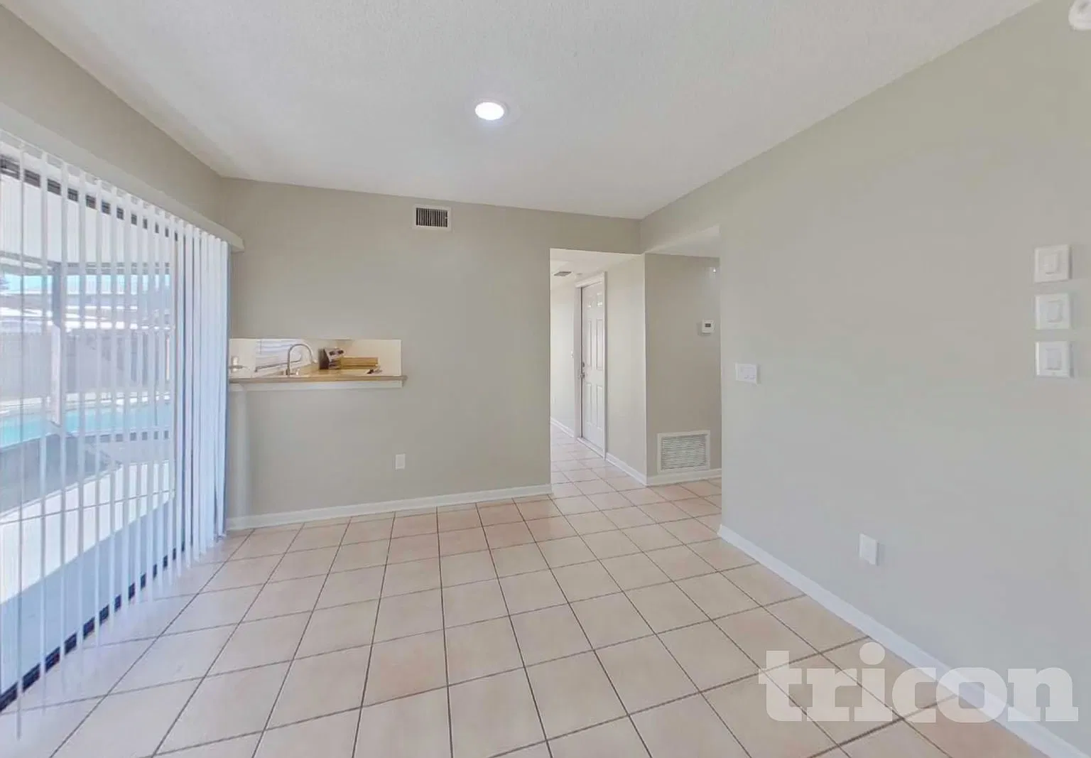 5008 Dollarway Court Tampa FL — Photo 4