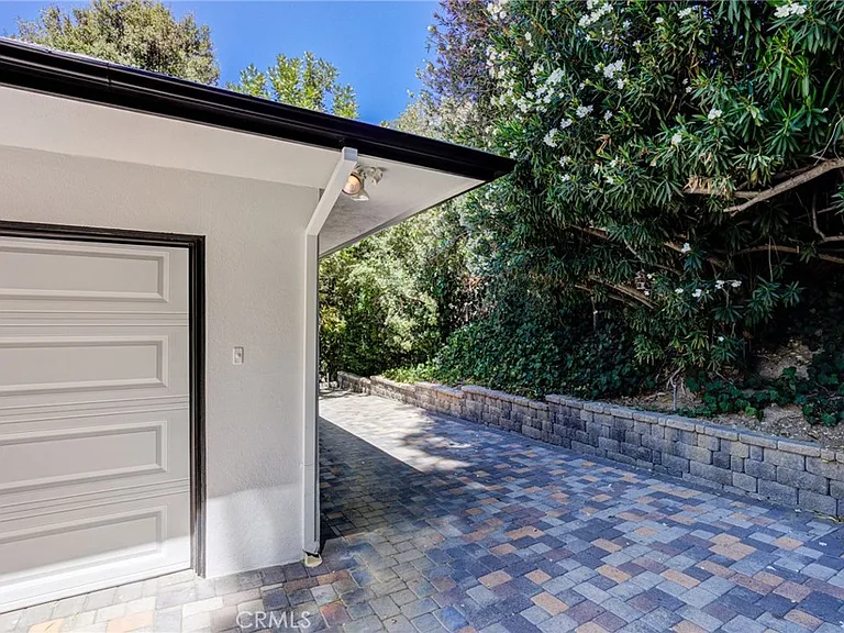 2740 Hutton Dr — Photo 20