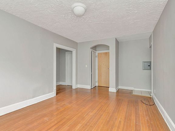 5th image of 523 Oak St APT 308