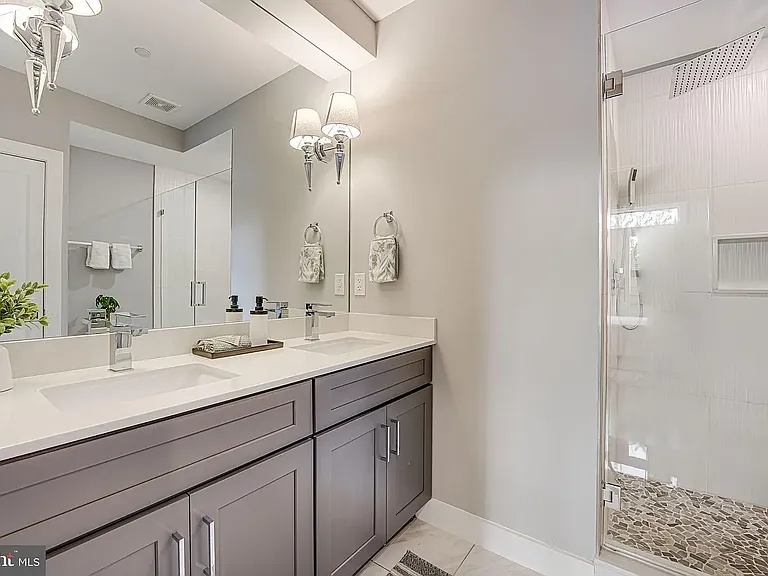 1609 Holbrook St NE #4 — Photo 21