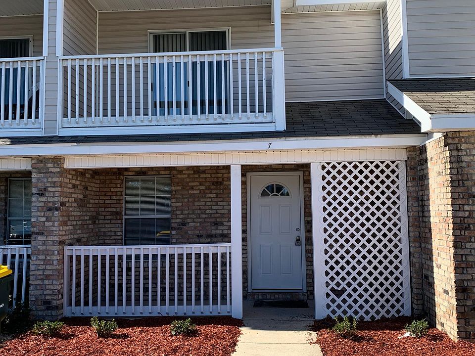 1st image of 7 Chatelaine Cir SE