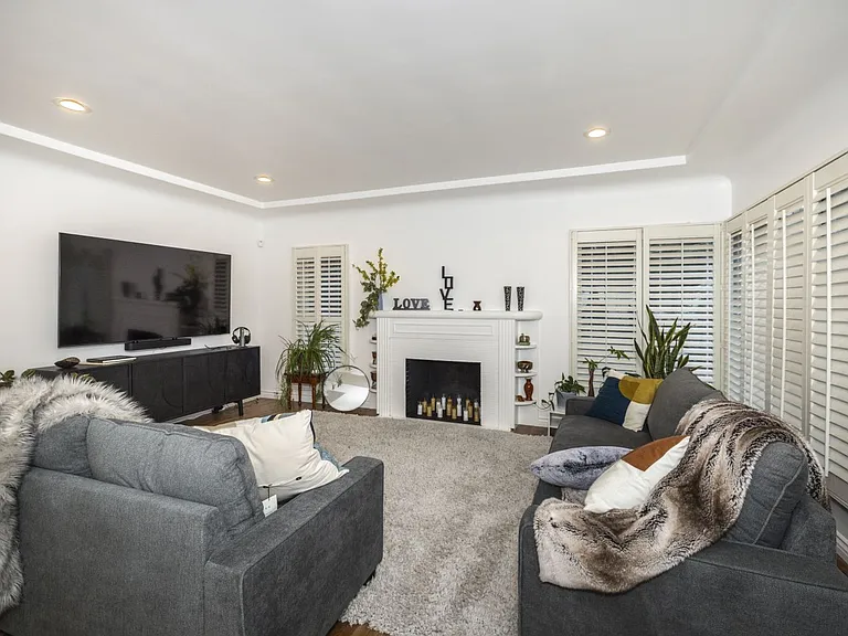 3440 Oak Knoll Blvd #2 — Photo 5