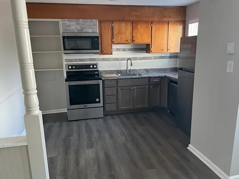 414 Raynor St #D2 — Photo 2