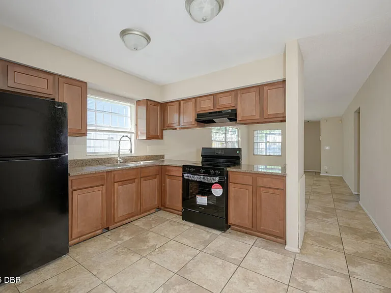 927 E Millard Ct — Photo 13