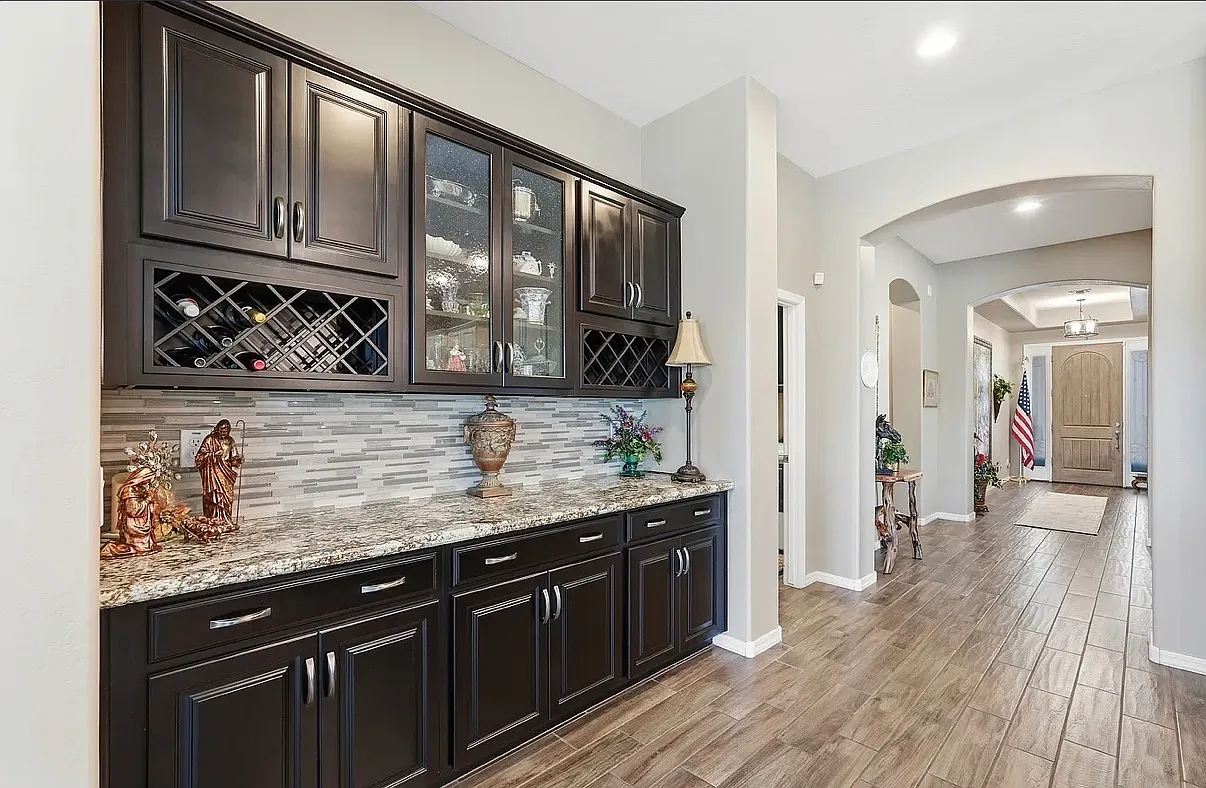3 bed, 2.5 bath, 2425 sqft, $3,300 — Photo 4