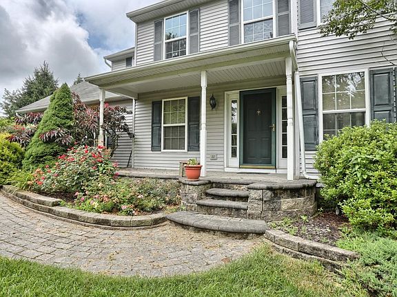2nd image of 439 Ivy Dr