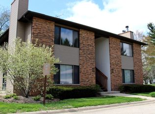 275 S Harrison St, Geneva, IL 60134