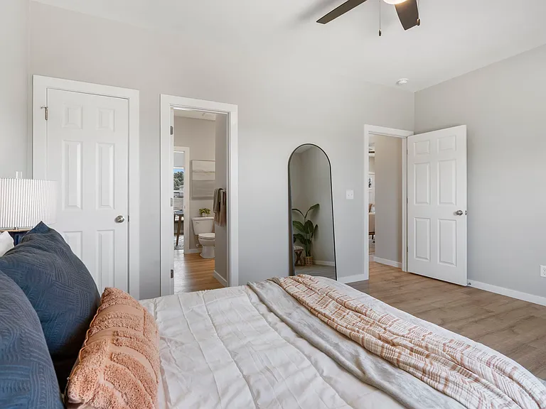 740 E Vivian Street — Photo 28