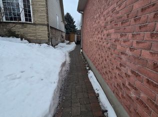 35 Woodcrest Ct, Kitchener, ON N2P2K2