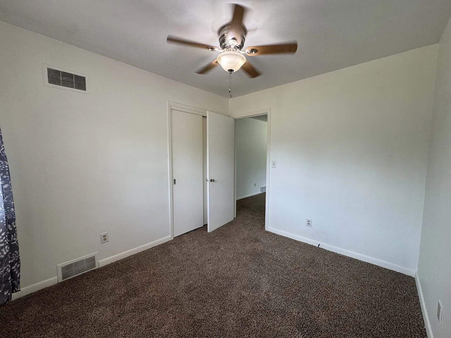 3 bed, 1020 sqft, $2,100 — Photo 4