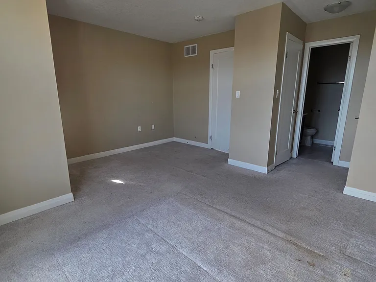 100 Laguna Village Cres — Photo 15