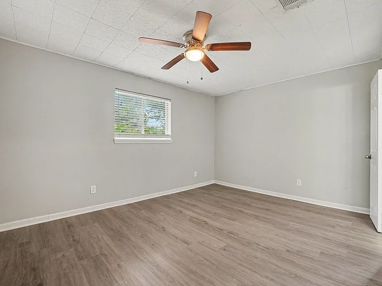 8807 Barton St — Photo 13