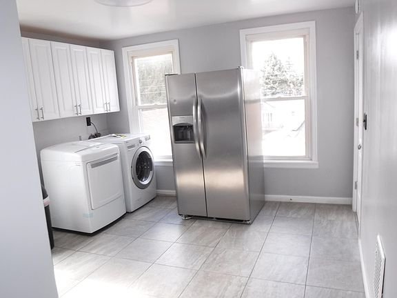 3rd image of 299 6th Ave #2